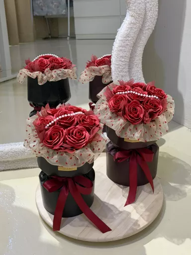 7 Premium Soap Flowers Adorned with Pearl Accessories