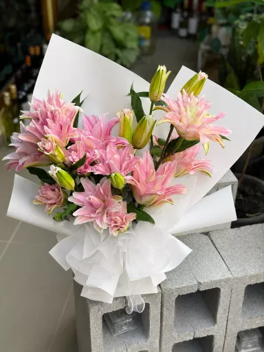 Pink Lily Bouquet (Fresh Flower)