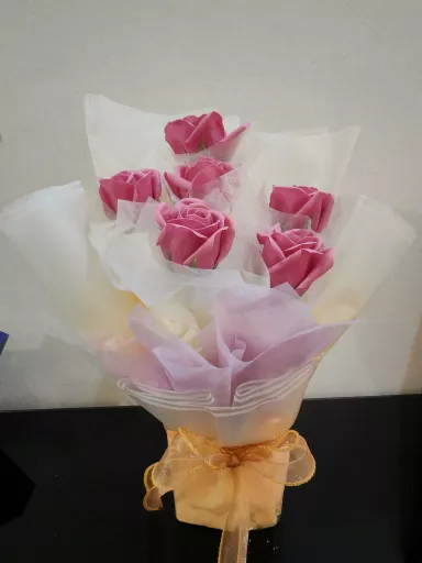Elegant Pink Soap Rose Bouquet with Golden Ribbon优雅粉色香皂玫瑰花束｜金色蝴蝶结