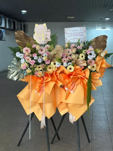 Success Shines Double Grand Stand (Fresh Flower)