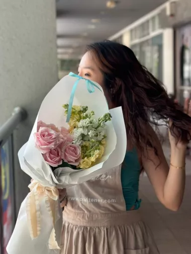 Romantic Purity Bouquet (Fresh Flower)