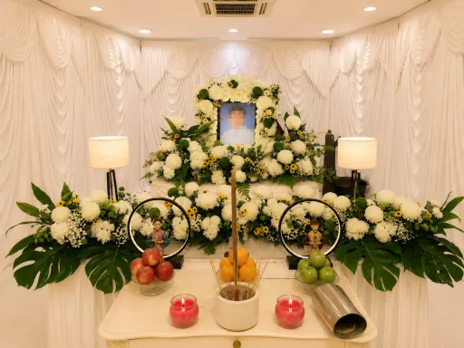 Serene Memorial Floral Setting｜靜雅追思・全場喪禮花藝佈置