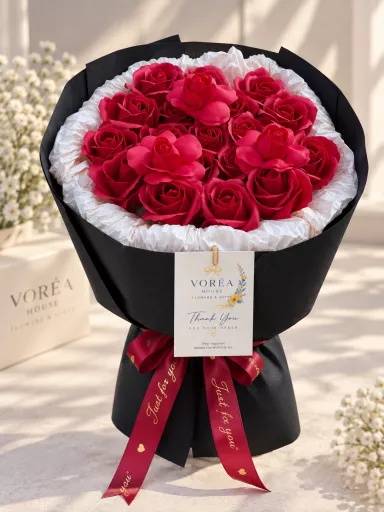 PASSION RED & MATTE BLACK SOAP ROSE BOUQUET