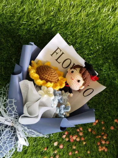 Crochet Graduation Boy Bouquet