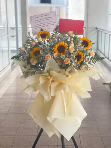 Golden Bloom Of Success Stand (Fresh Flower)