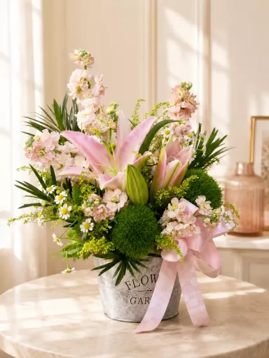 Pink Lily & Delicate Blooms Tabletop Arrangement    粉色百合雅致桌花