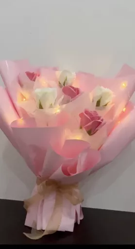 Pink & White LED Soap Rose Bouquet – Romantic Handmade Gift  粉白浪漫 LED 香皂玫瑰花束