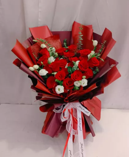 19 STALK ROSA BOUQUET